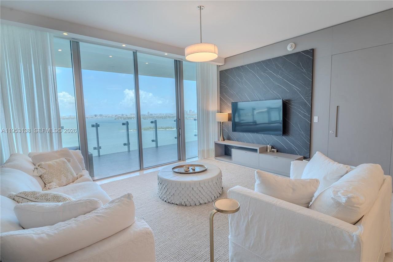 NE 26th St & Biscayne Blvd - Photo 6 of 27