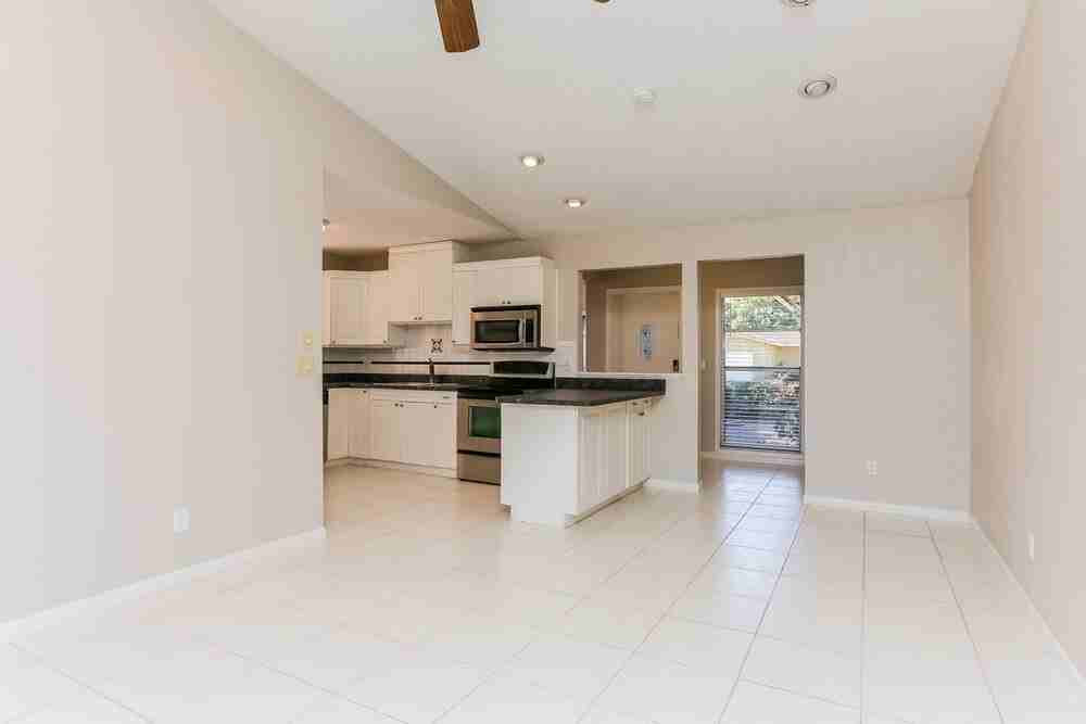 3731 Nw 114th Ave - Photo 7 of 19