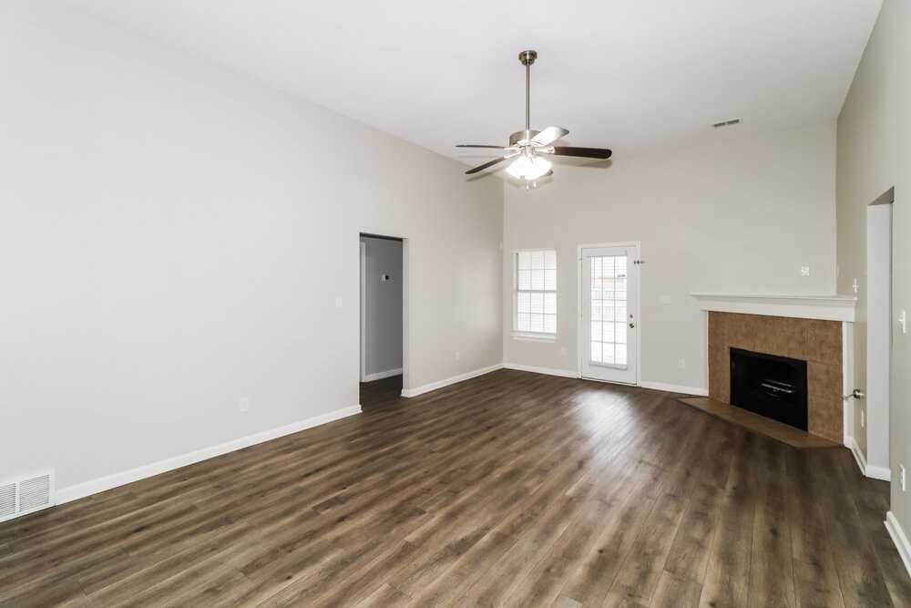 1305 Jackson Pond Cir - Photo 5 of 17