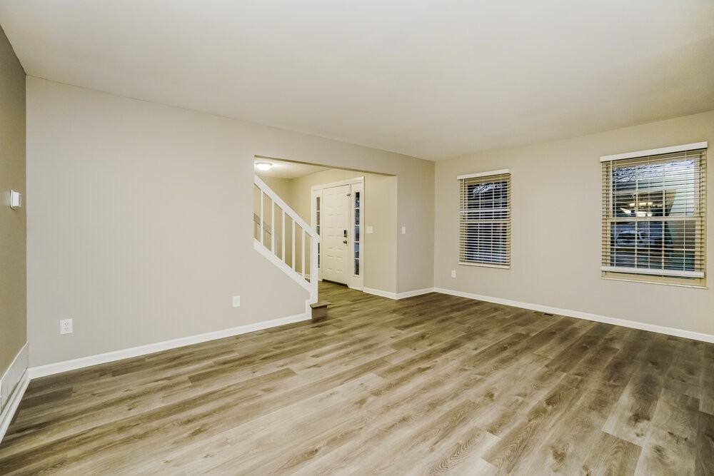 1127 Crestview St - Photo 6 of 17