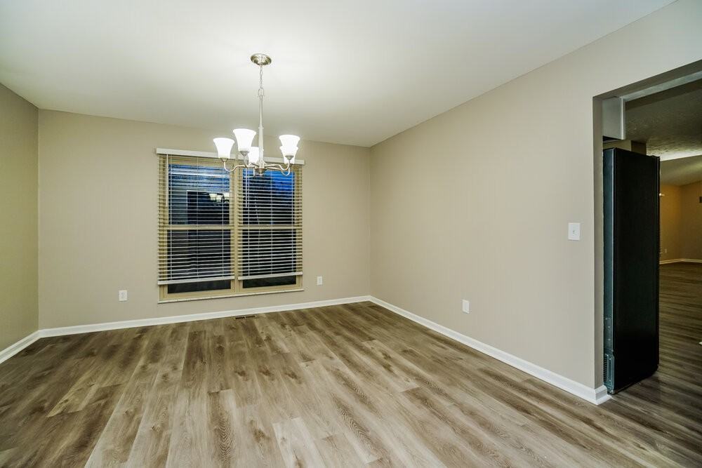 1127 Crestview St - Photo 7 of 17