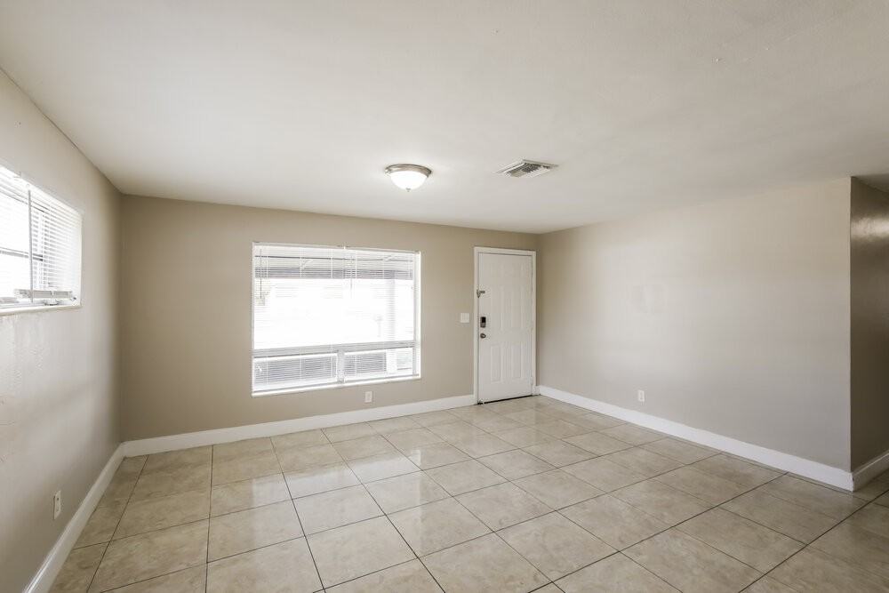 2890 Nw 20th St - Photo 5 of 16