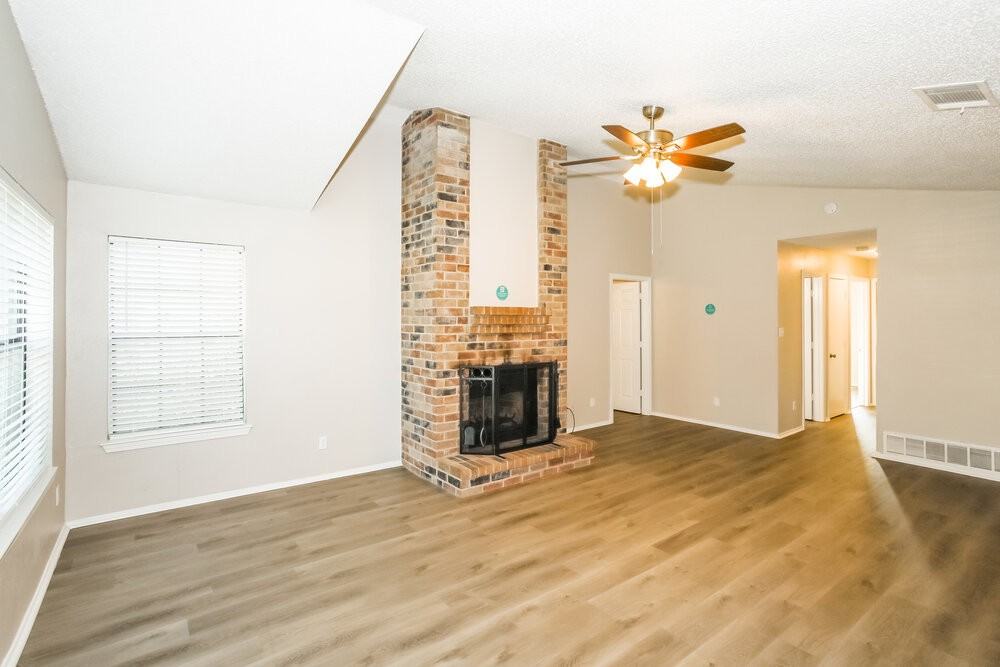 4006 Bond St - Photo 4 of 16