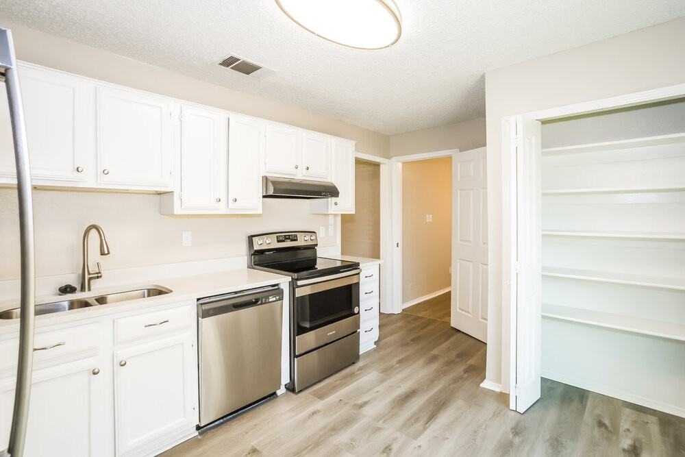 4006 Bond St - Photo 7 of 16