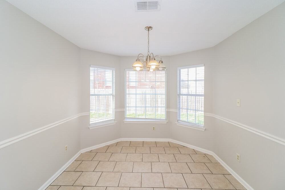 995 Scofield Dr - Photo 6 of 16