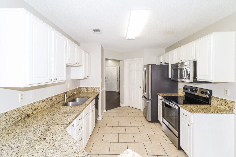 995 Scofield Dr - Photo 7 of 16