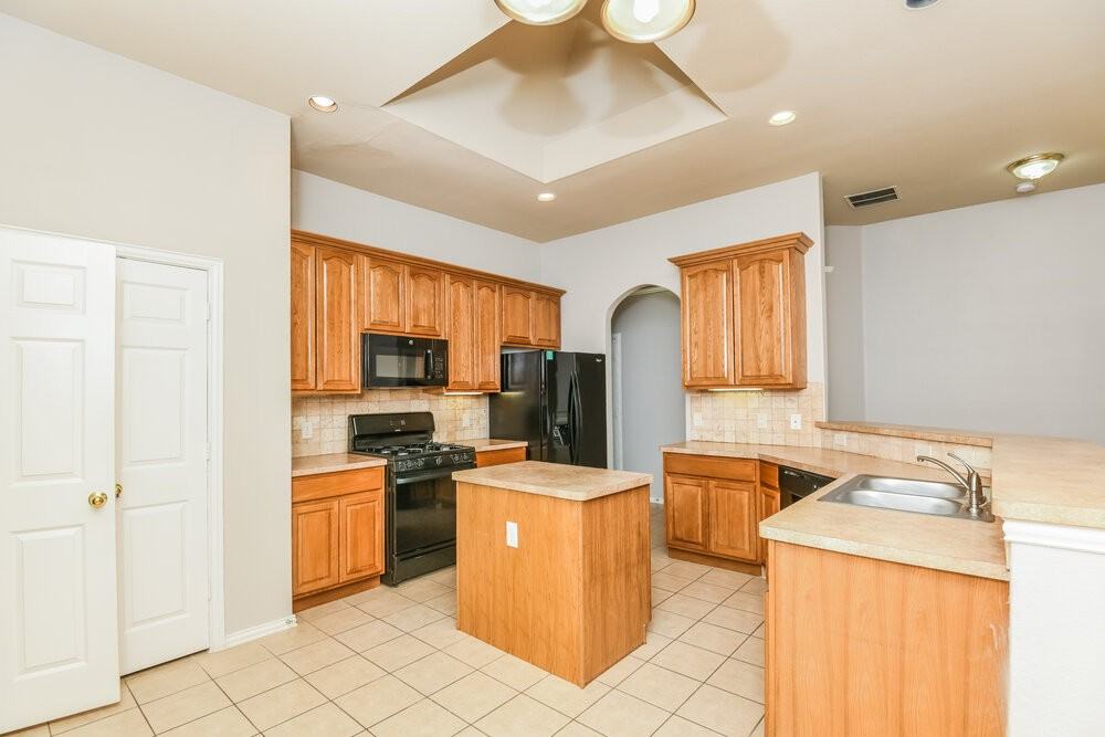 1100 Hillwood Dr - Photo 7 of 16