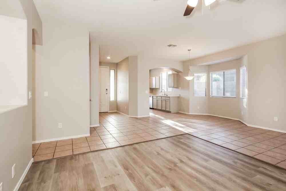 8713 N 58th Ln - Photo 4 of 16