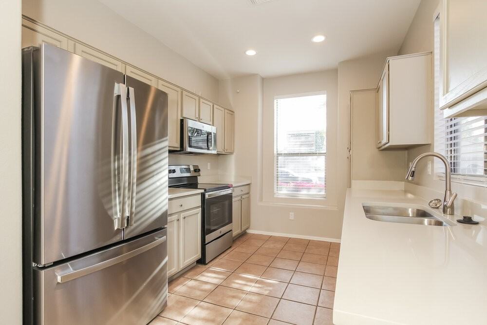 8713 N 58th Ln - Photo 5 of 16