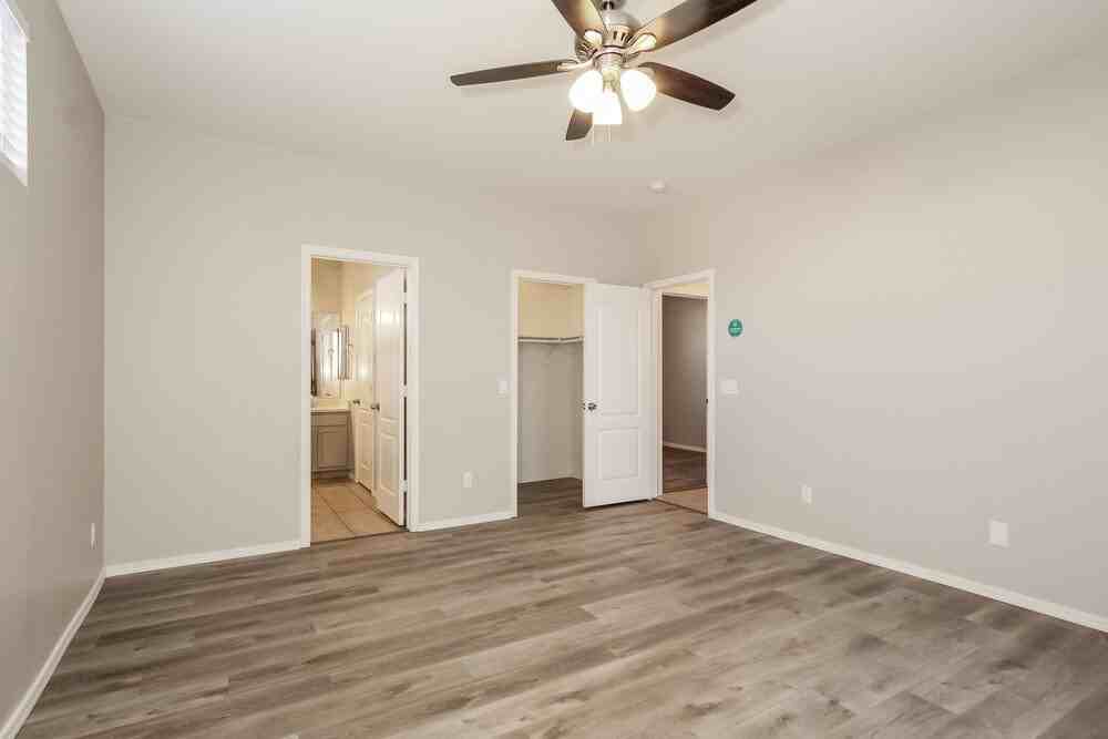 8713 N 58th Ln - Photo 7 of 16