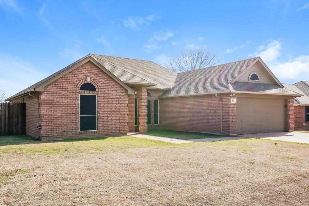 512 Arbor Ln - Photo 3 of 16