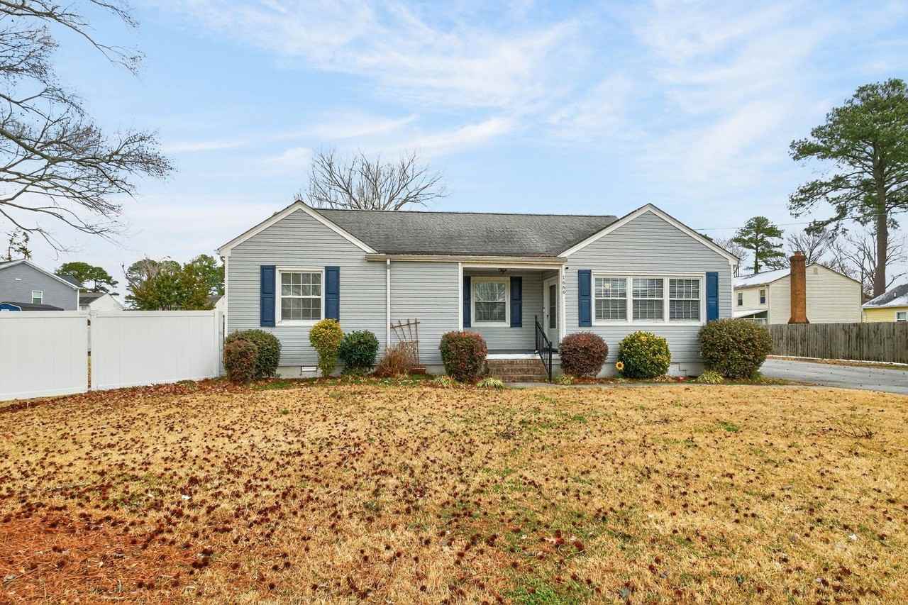 1666 Kempsville Rd - Photo 2 of 38