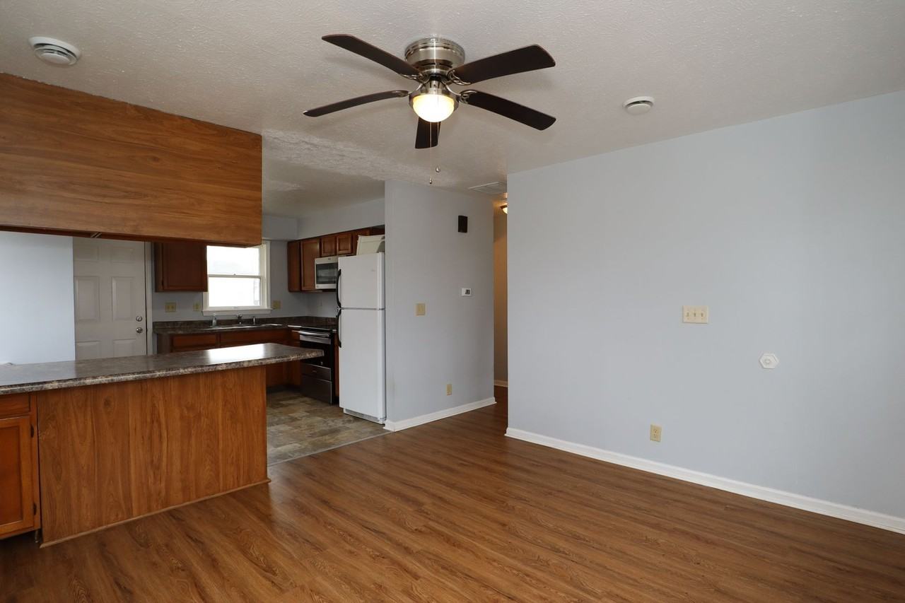 2324 N Elizabeth St - Photo 4 of 12