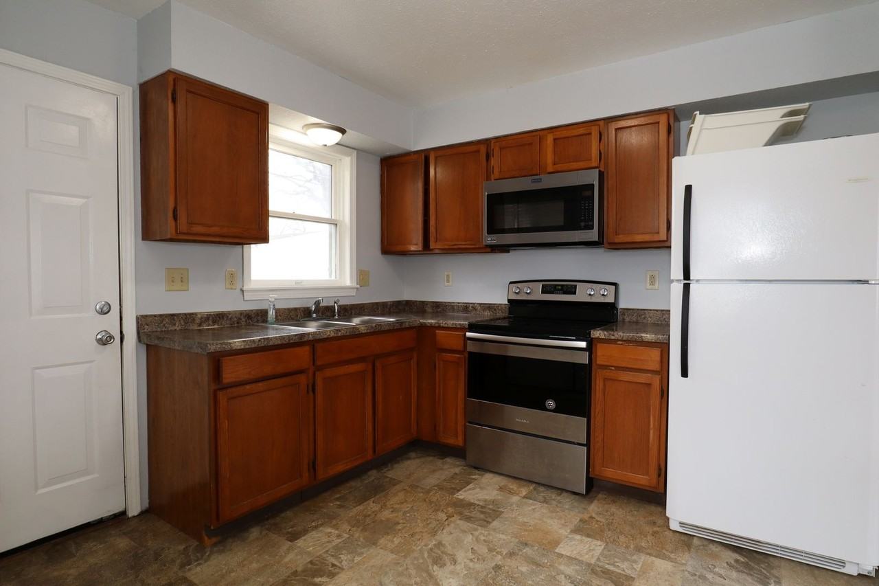 2324 N Elizabeth St - Photo 6 of 12