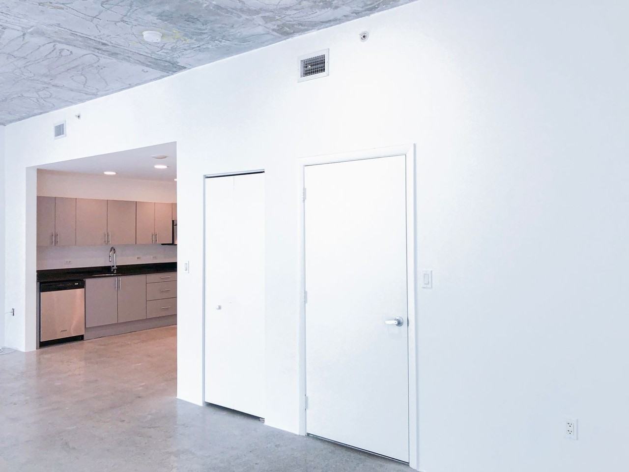 2700 N Miami Ave - Photo 2 of 34