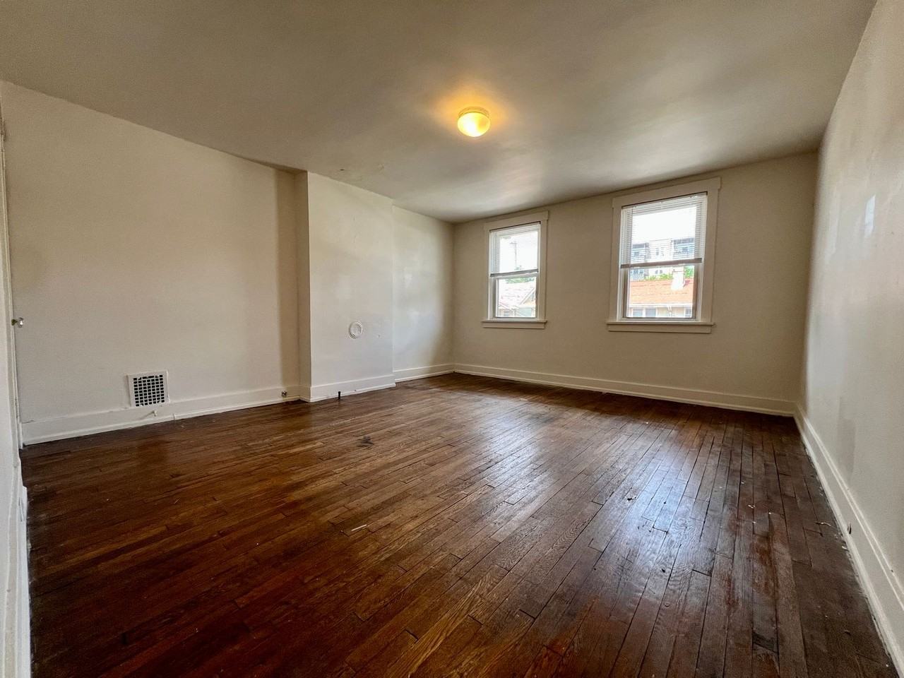 320 Coltart Ave - Photo 6 of 12