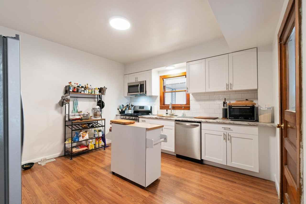 146 Lincoln Ave - Photo 3 of 20