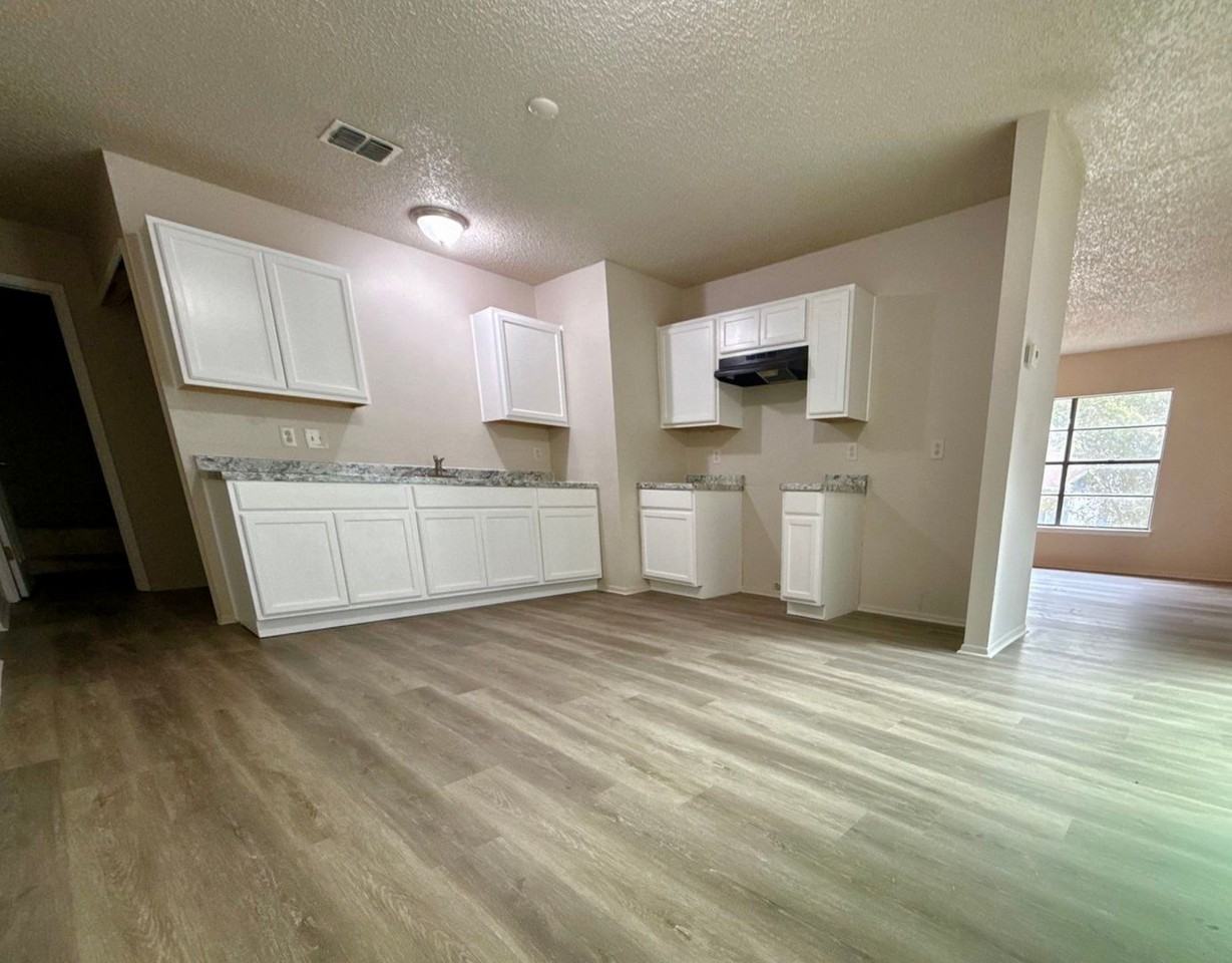 4315 Lehman Dr - Photo 2 of 9