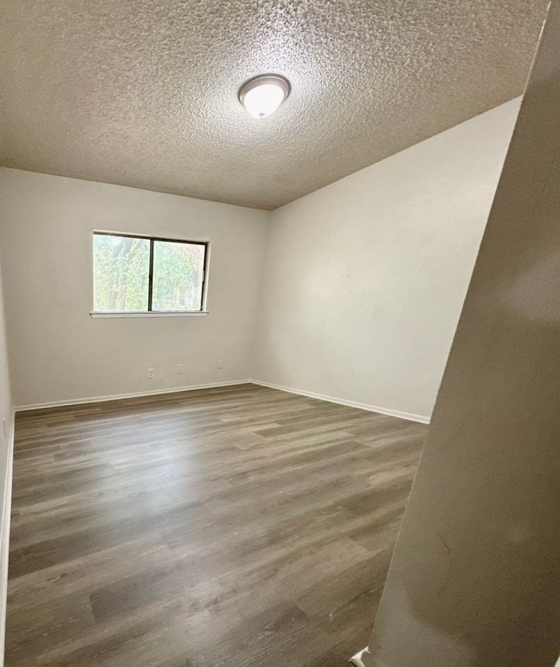 4315 Lehman Dr - Photo 6 of 9