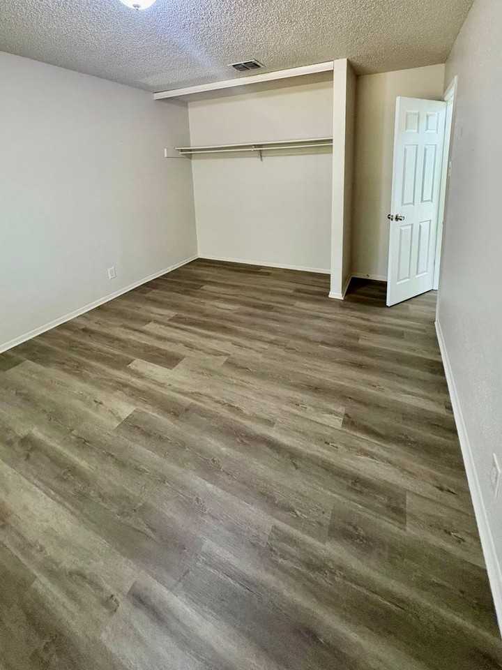 4315 Lehman Dr - Photo 7 of 9