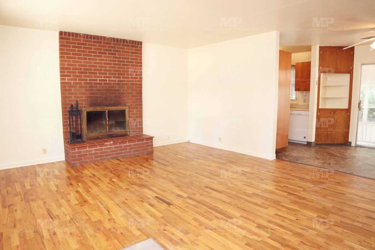 1024 Glenmoor Dr - Photo 2 of 13