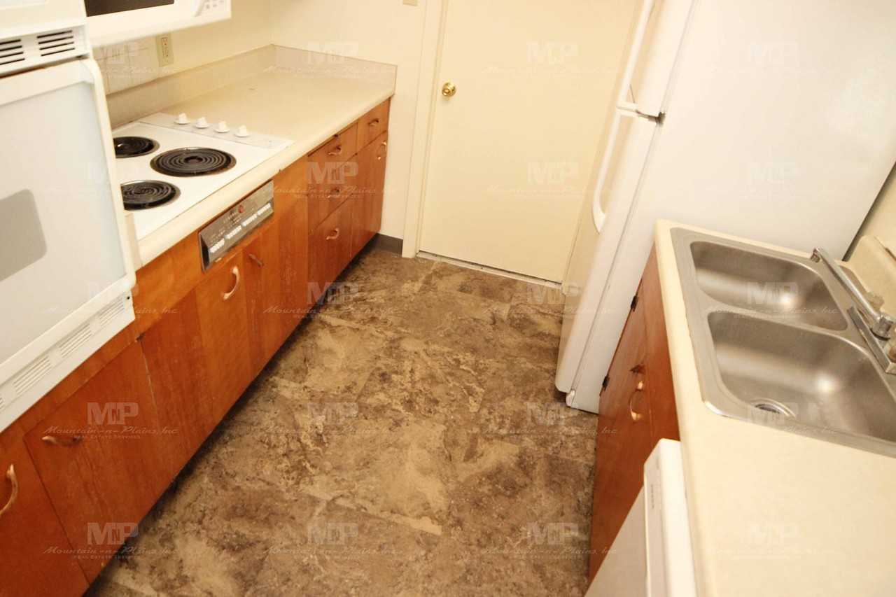 1024 Glenmoor Dr - Photo 4 of 13