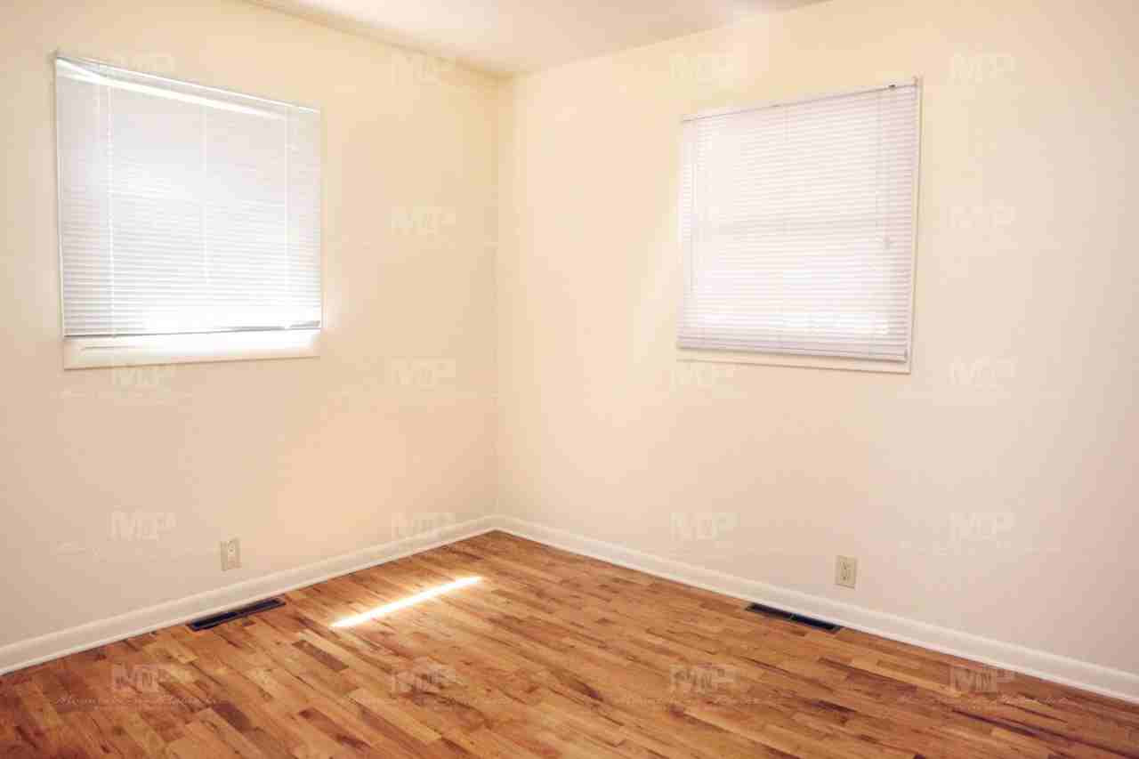 1024 Glenmoor Dr - Photo 5 of 13