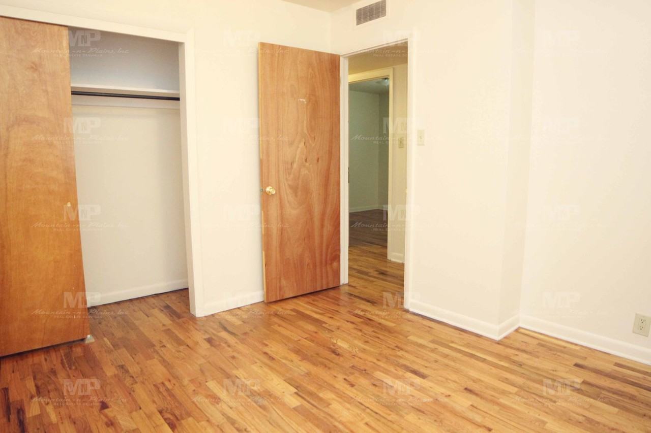 1024 Glenmoor Dr - Photo 6 of 13