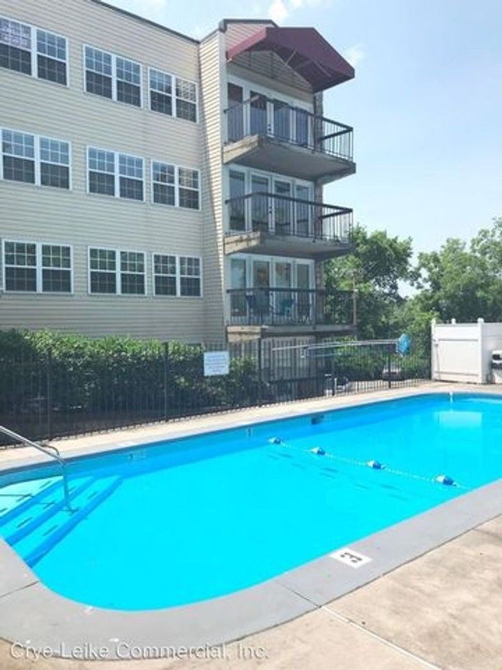 2749 Sullins St #204