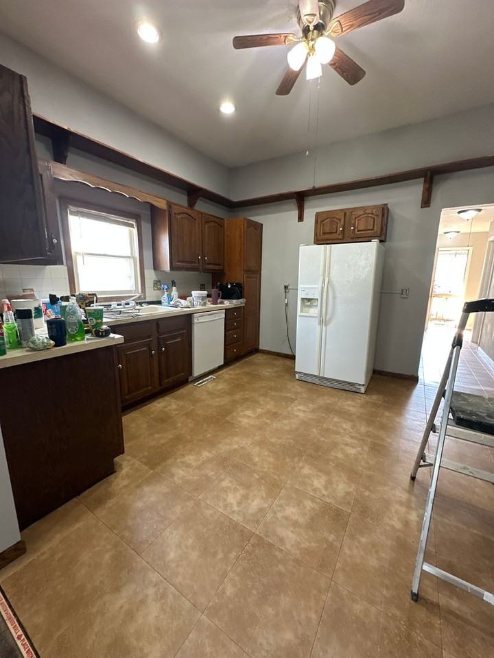 422 N 1st St - Photo 4 of 9