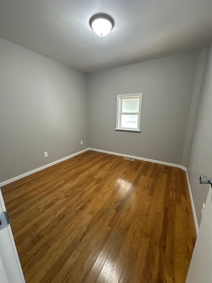 422 N 1st St - Photo 6 of 9