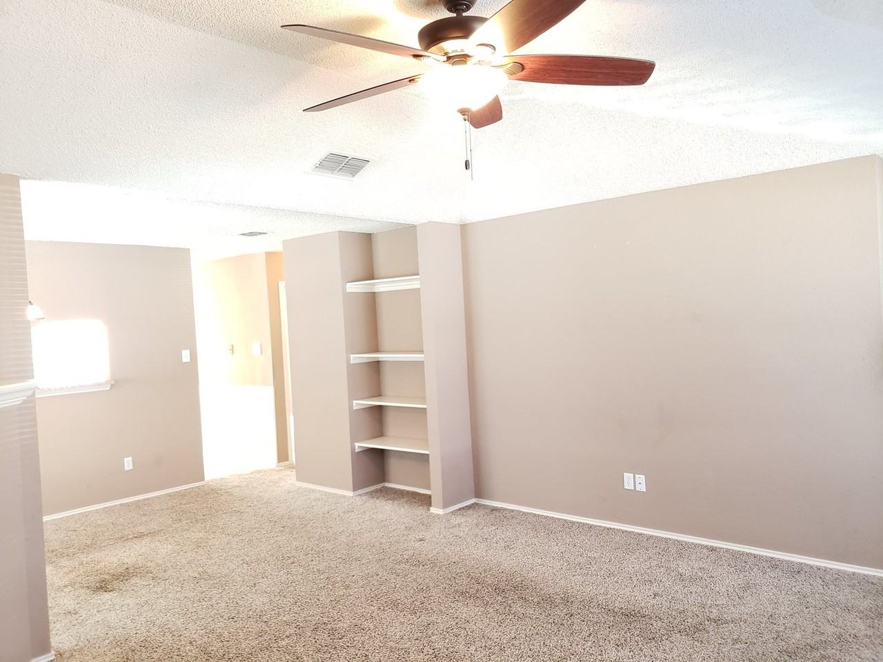 109 Glade Shadow Dr - Photo 5 of 17