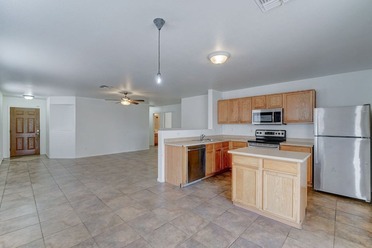 6325 W Superior Ave - Photo 4 of 32