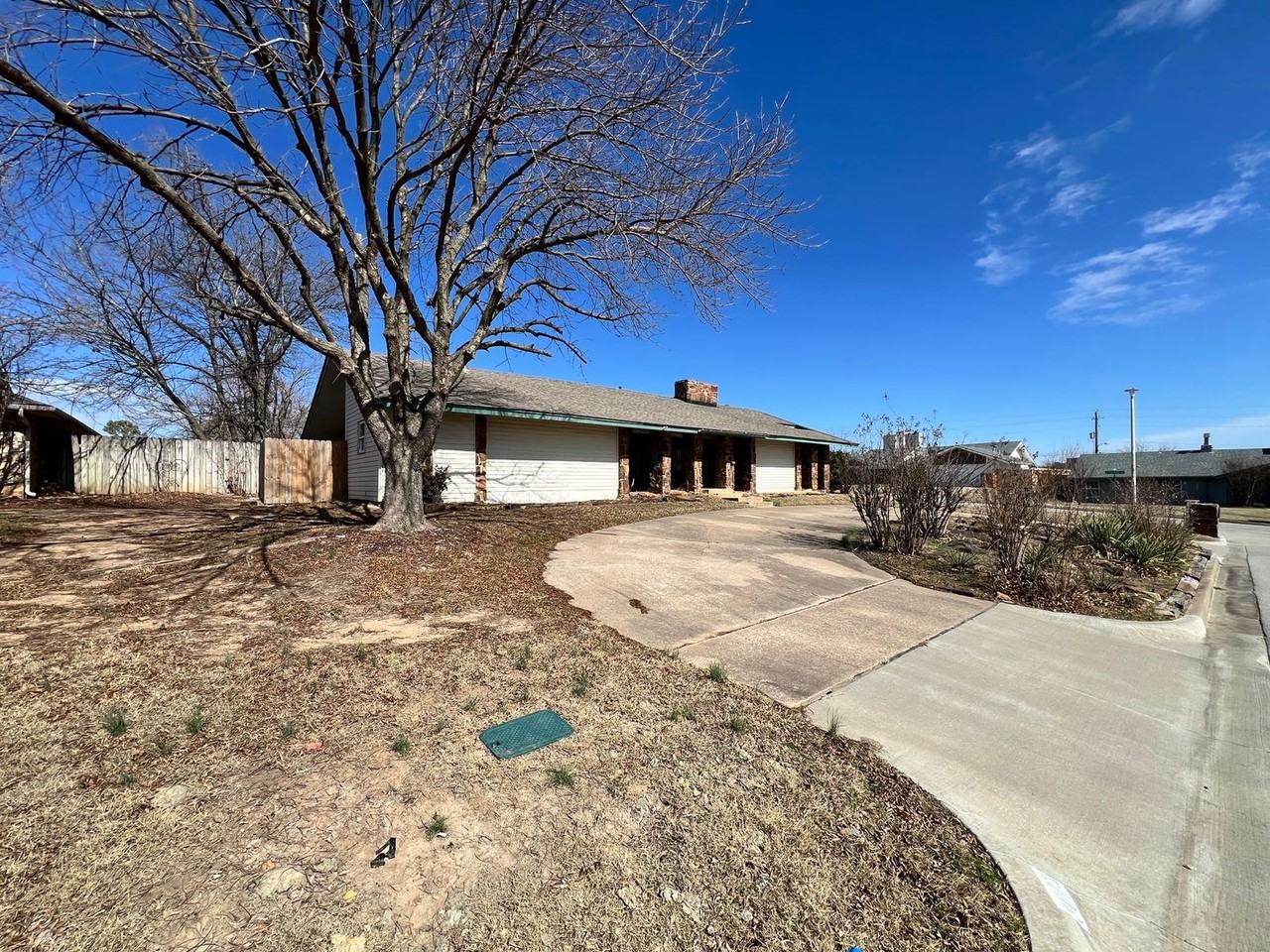 3843 E 69th St - Photo 3 of 33