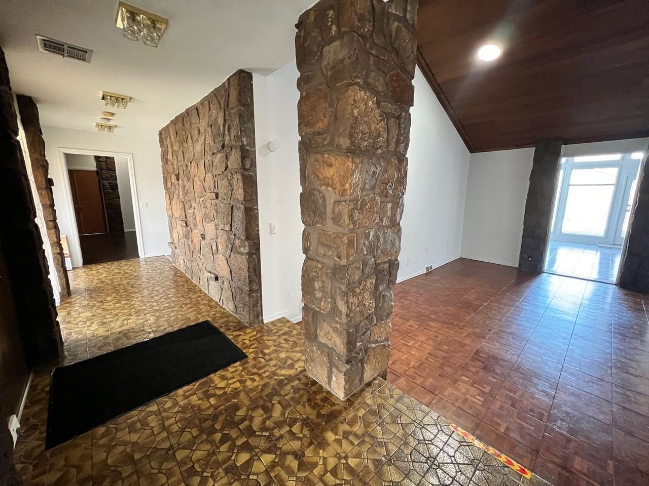 3843 E 69th St - Photo 7 of 33