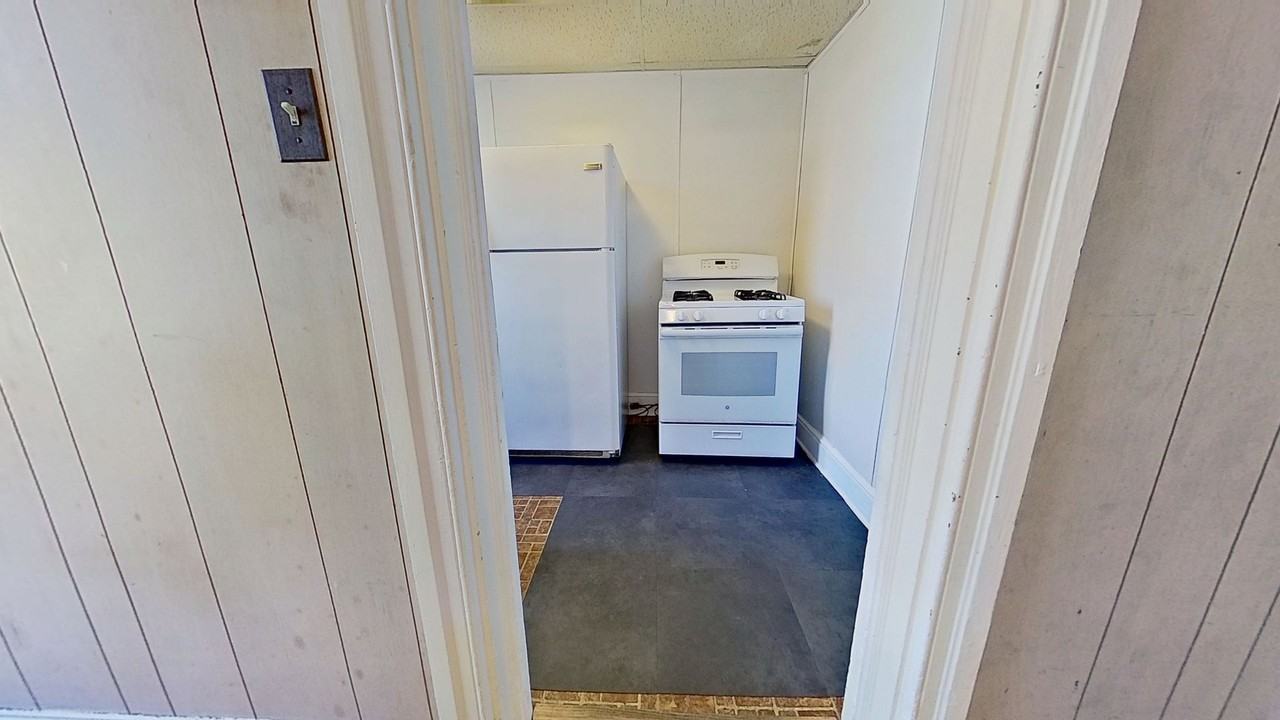 645 W Philadelphia St - Photo 3 of 10