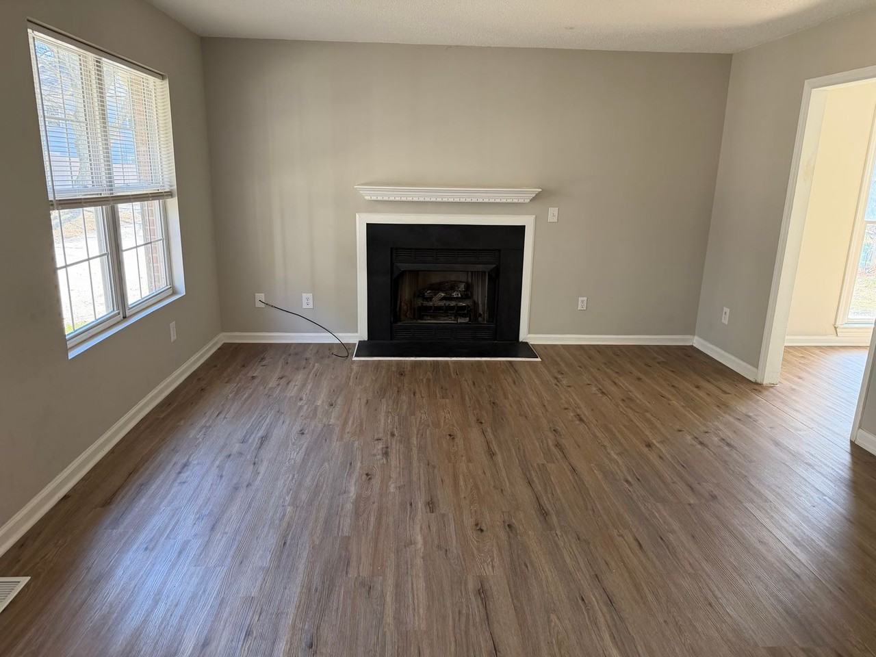 320 W Chestnut Ave #A - Photo 2 of 11