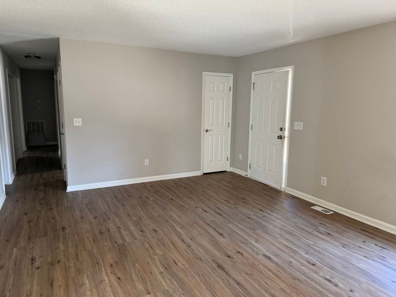 320 W Chestnut Ave #A - Photo 3 of 11