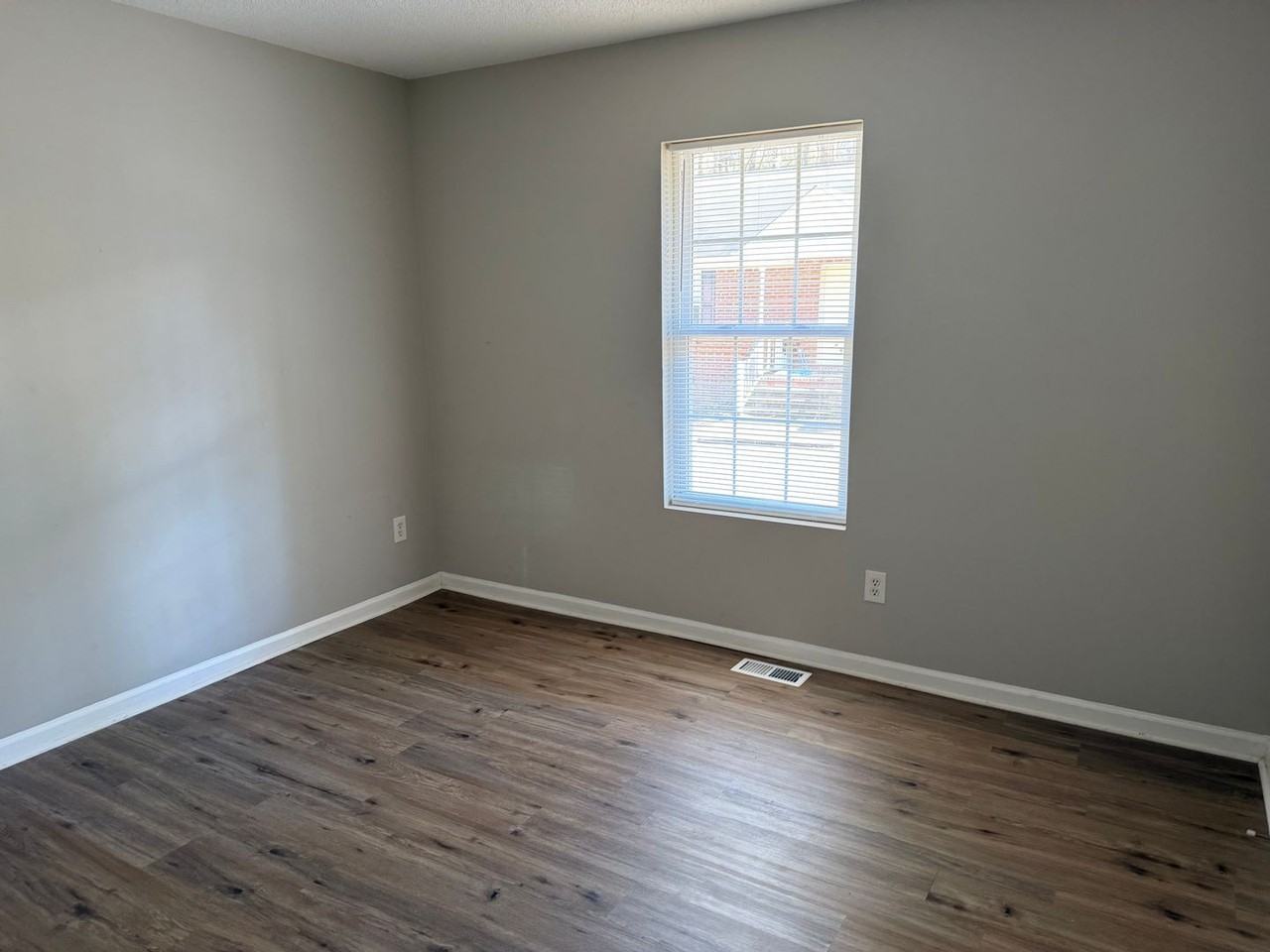 320 W Chestnut Ave #A - Photo 6 of 11