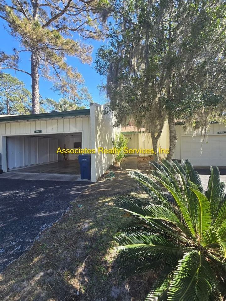11407 Palmetto Blvd - Photo 2 of 31