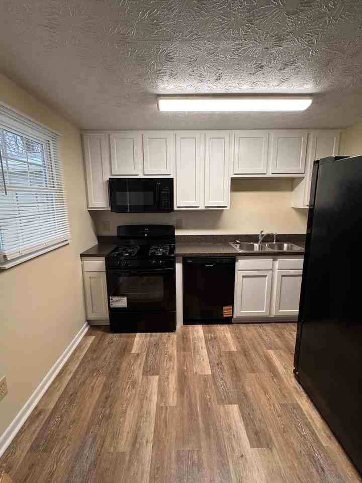 300 Pegotty Ct Ne - Photo 6 of 30