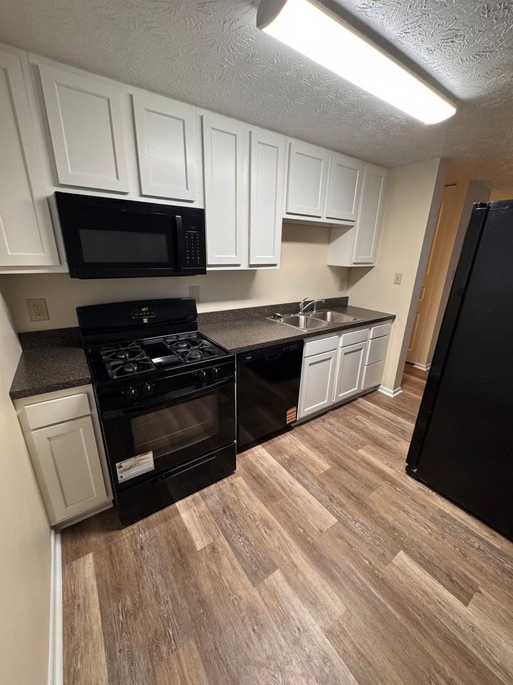 300 Pegotty Ct Ne - Photo 7 of 30