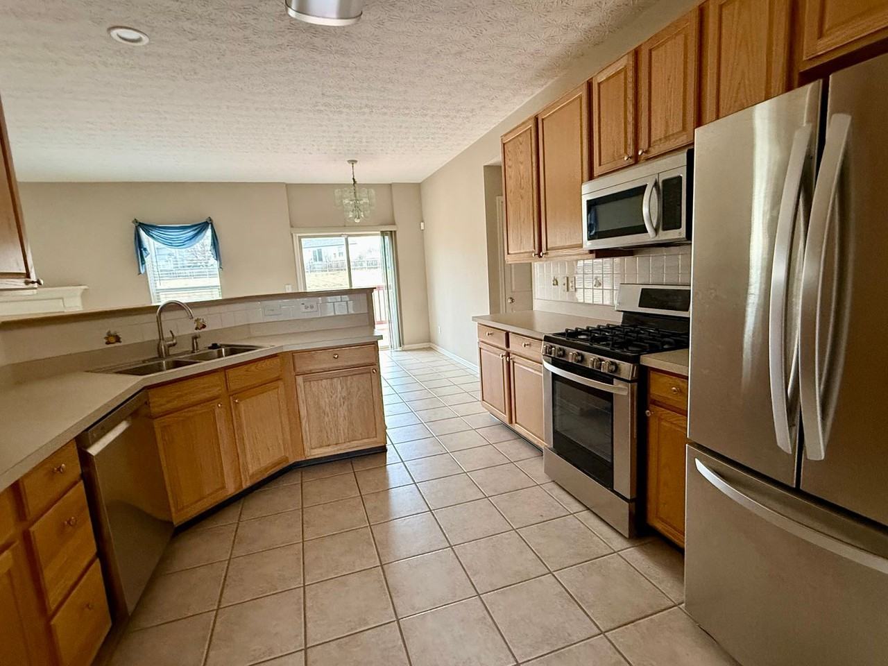 563 Banbridge St - Photo 5 of 13