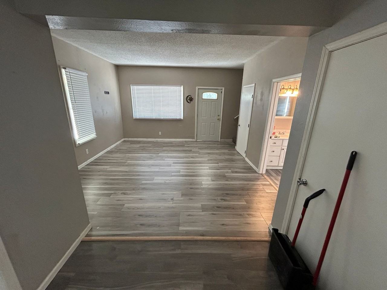 627 N Webster St - Photo 5 of 9