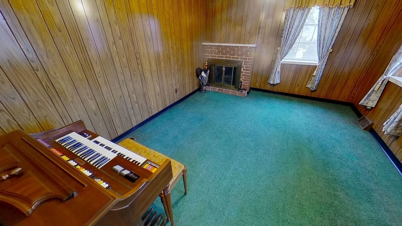 6250 Sterner Dr - Photo 4 of 16