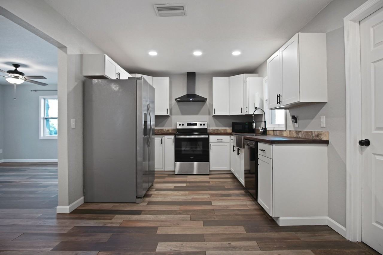 213 S Bougainvillea Ave - Photo 3 of 27