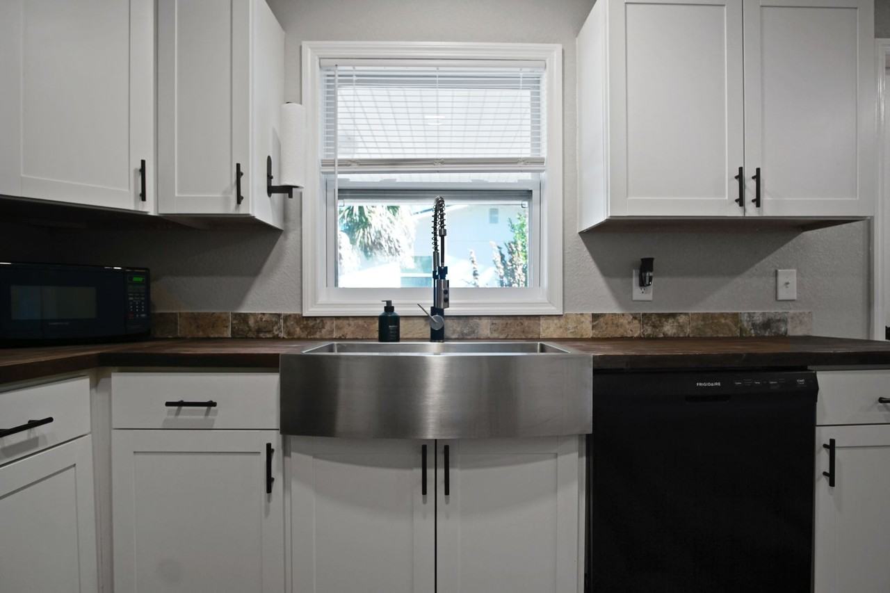 213 S Bougainvillea Ave - Photo 4 of 27