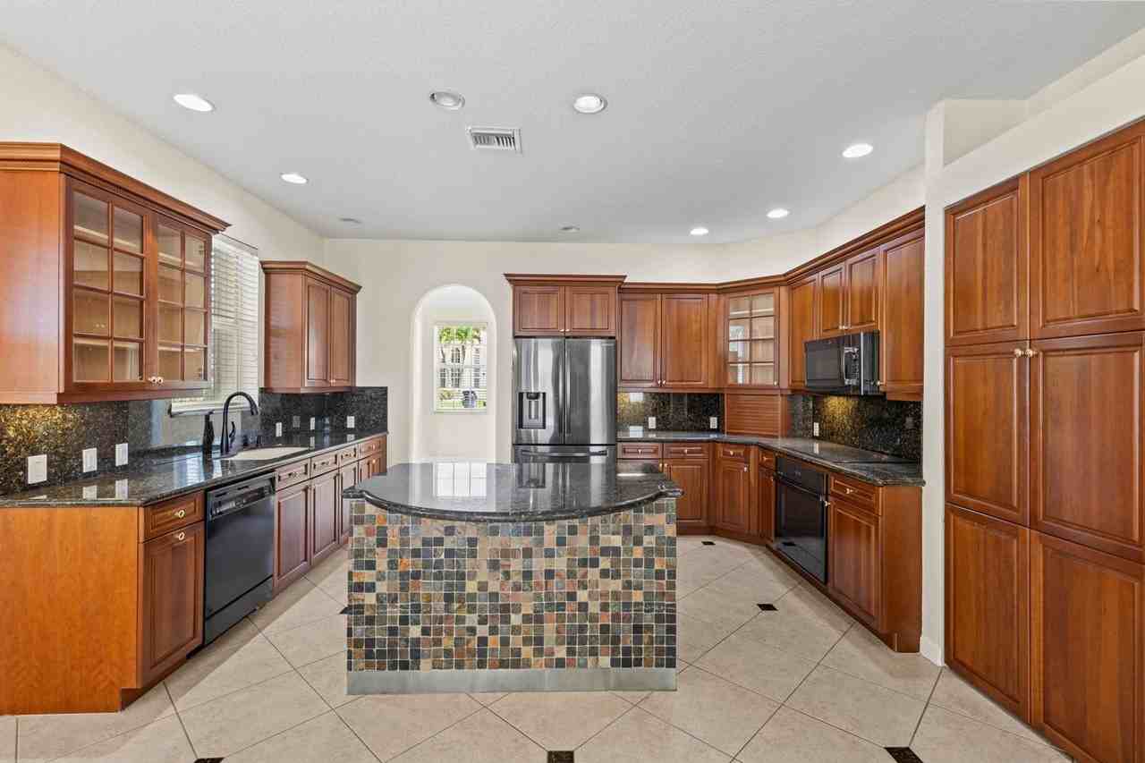 6597 Marbletree Ln - Photo 2 of 29