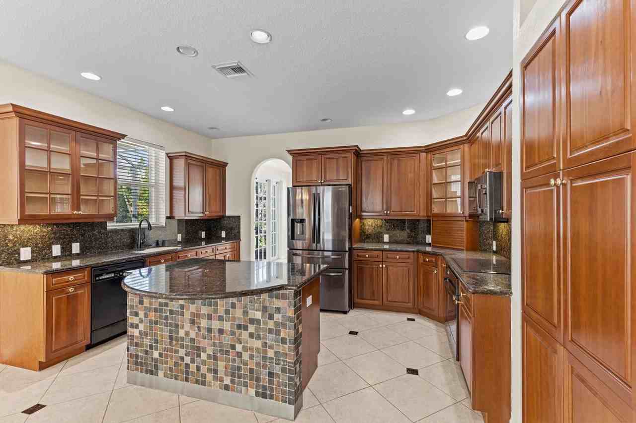 6597 Marbletree Ln - Photo 3 of 29