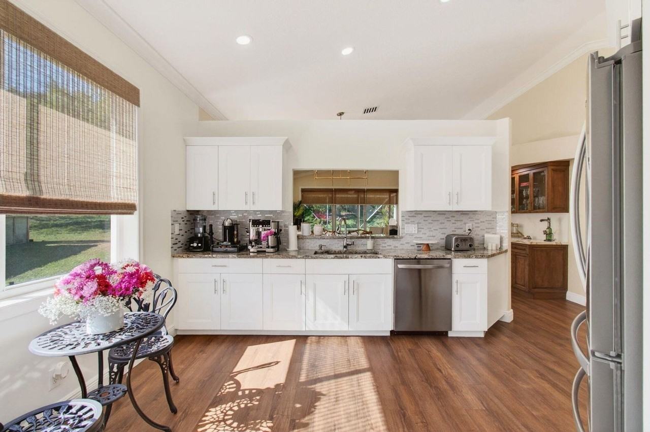 9168 Bay Point Cir - Photo 2 of 20